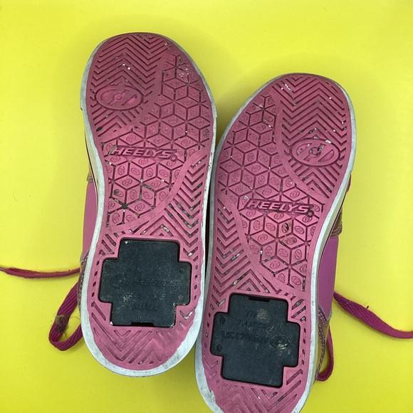 Healeys shoes for kids with no wheels the Healeys do not come with us - Picture 6 of 6